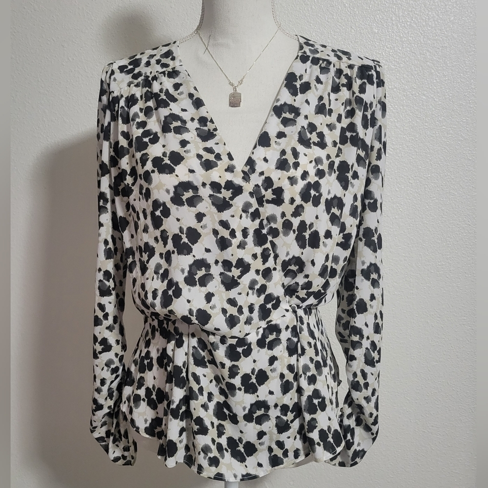 Cabi Leopard print wrap style roushing on sleeve top size small
